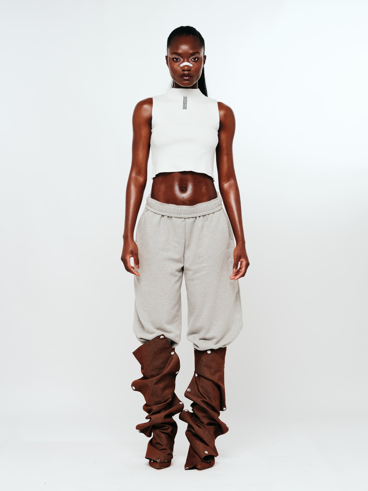 WHITE "MINIMAL" SLEEVELESS LOGO TOP