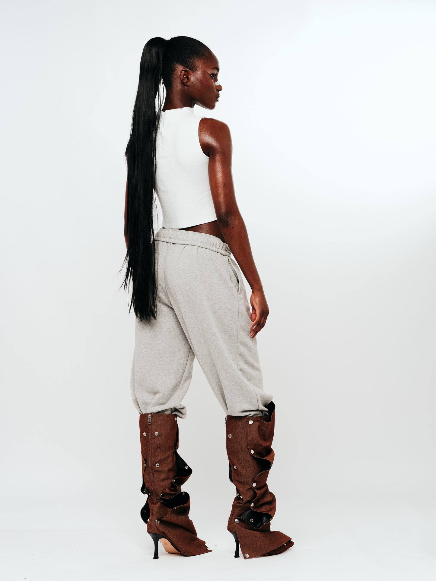 WHITE "MINIMAL" SLEEVELESS LOGO TOP