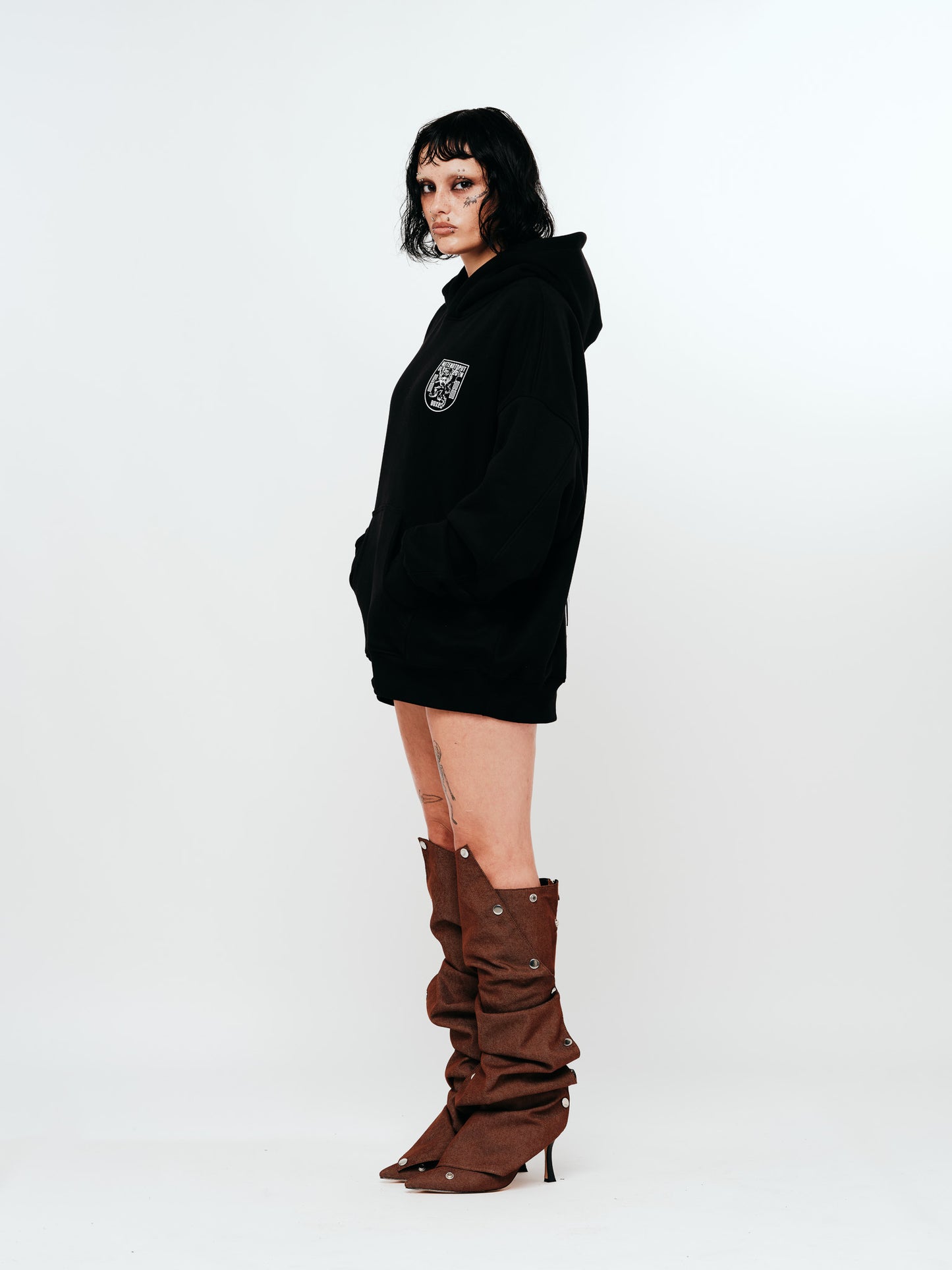 BLACK "TRAVEL" CREST HOODIE