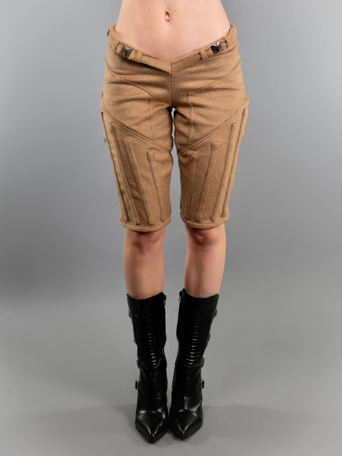 "UNIFORM" CAMEL WOOL SHORTS